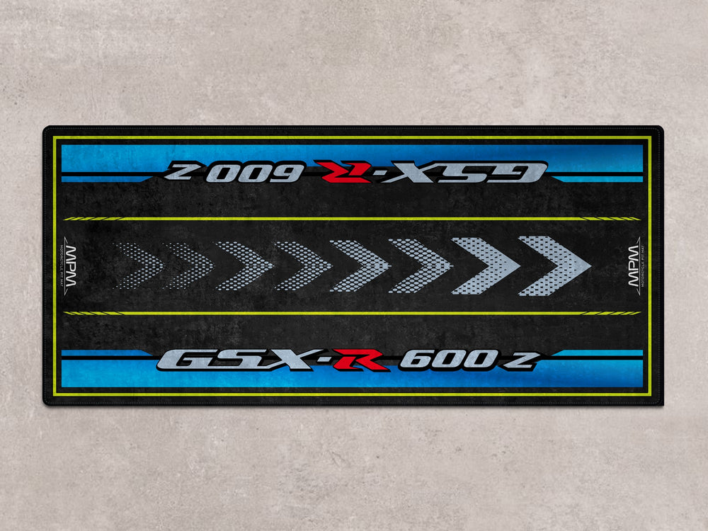 GSX-R600Z floor cover with custom blue-silver design. Ideal motorcycle gear rug for superbike garage or racetrack prep.