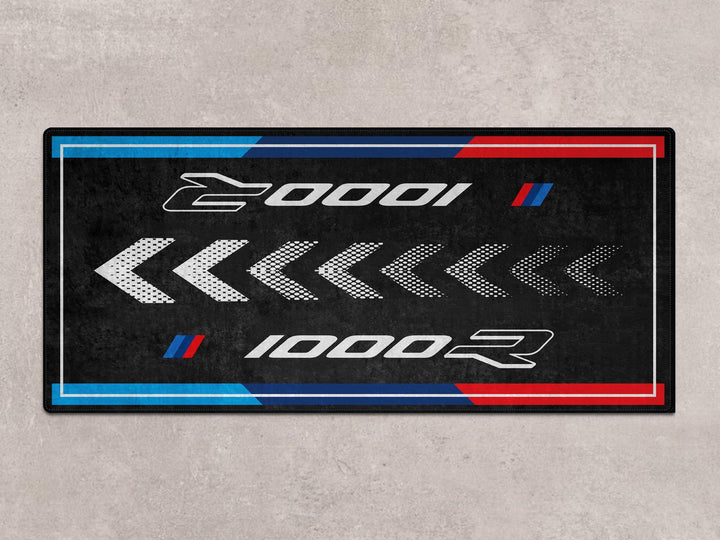 High-grip pit mat for BMW M1000R – ideal for racetrack use, bike zone floor or dual sport setup.
