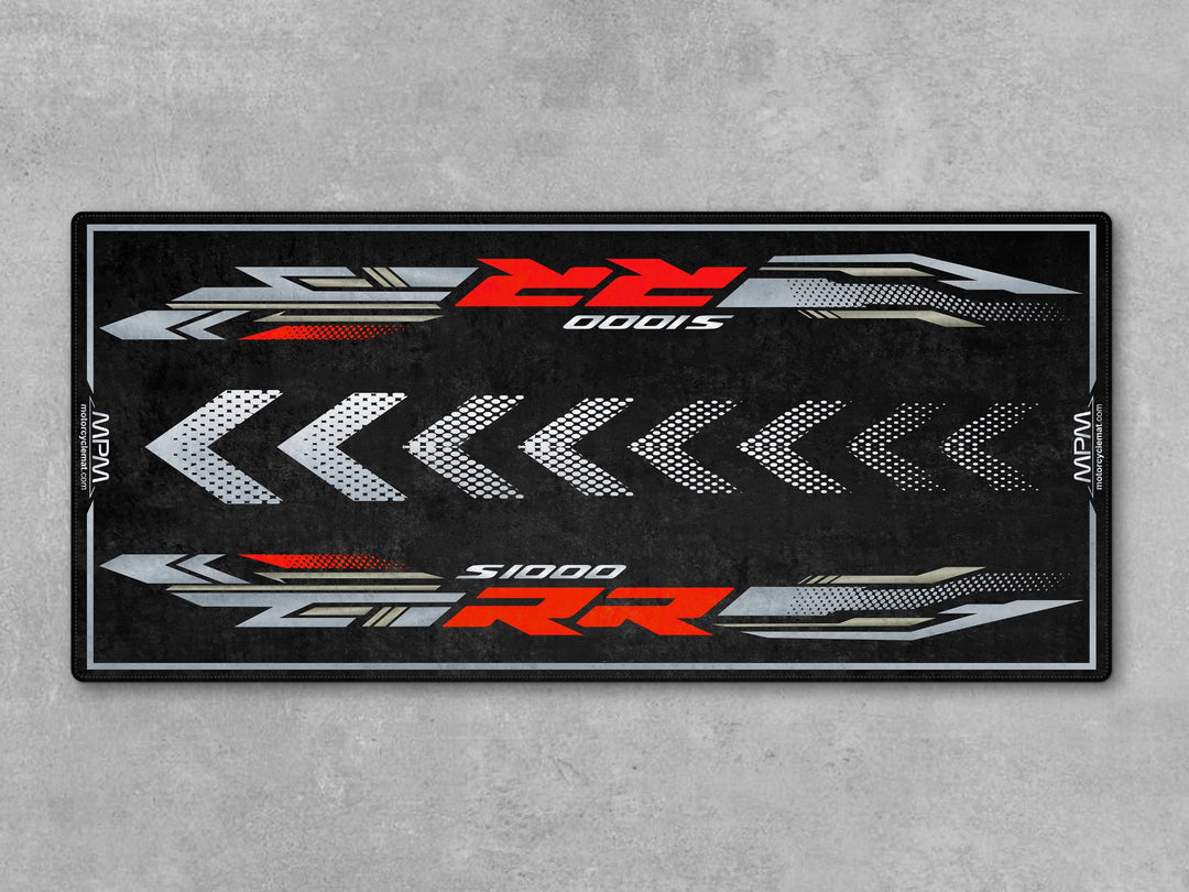 High-performance pit mat for BMW S1000RR Sport – a durable rug made with Thermoplastic Rubber for superbike garage display.
