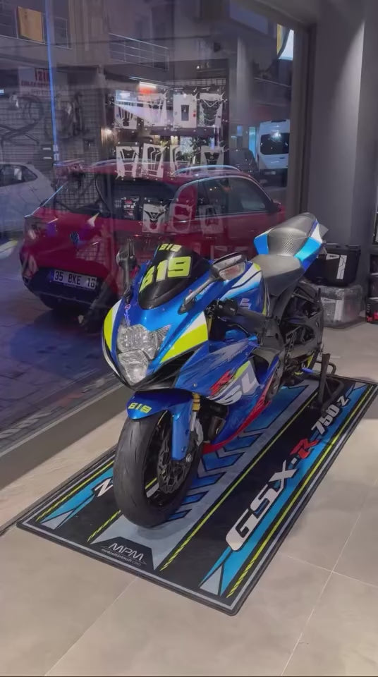 Suzuki_Gsxr_Garage_Mat